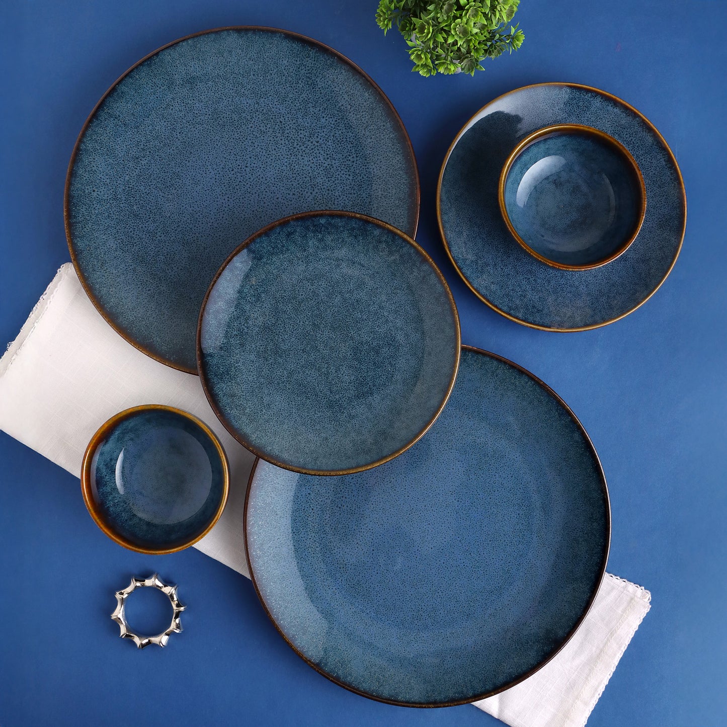 KLÉ Ceramics Essentials Dinner Set | 2 Dinner Plates, 2 Quarter Plates and 2 Bowls (225ml) | Microwave and Oven Safe - 100% Handmade. (Deep Ocean Blue)